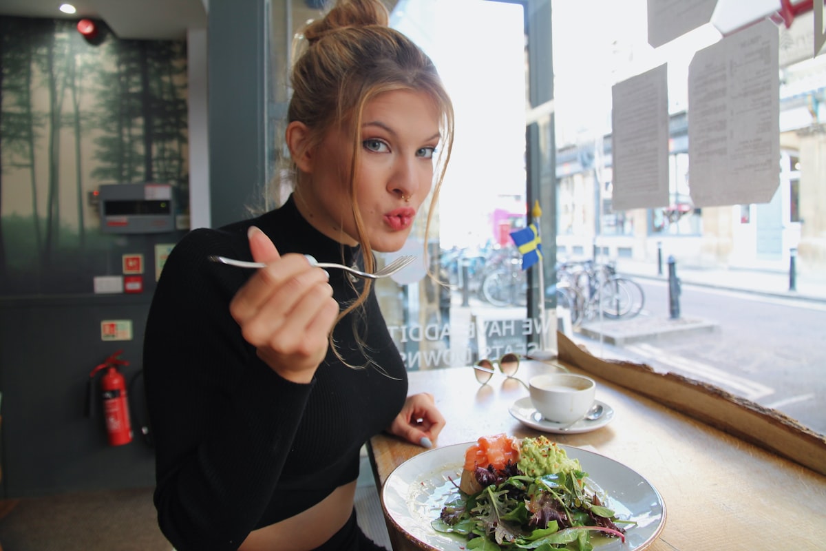 Alimentos saludables en un plato